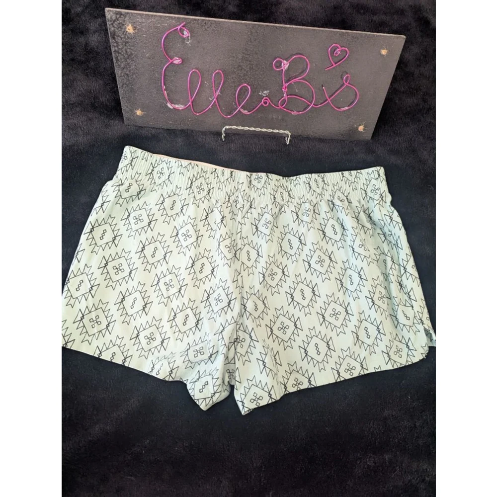EUC NO Boundaries Mint Green Pattern Shorts S